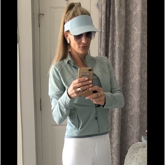 Lulu cropped Nulu define NWOT ~ silver blue - Picture 6 of 10